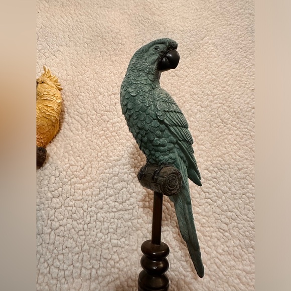 Resin birds teal parrot and yellow cockatiel on wooden roosts with felt base - Picture 5 of 16